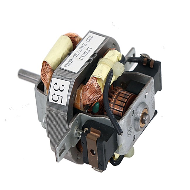 Univerzalni motor izmeničnega toka za puhalo